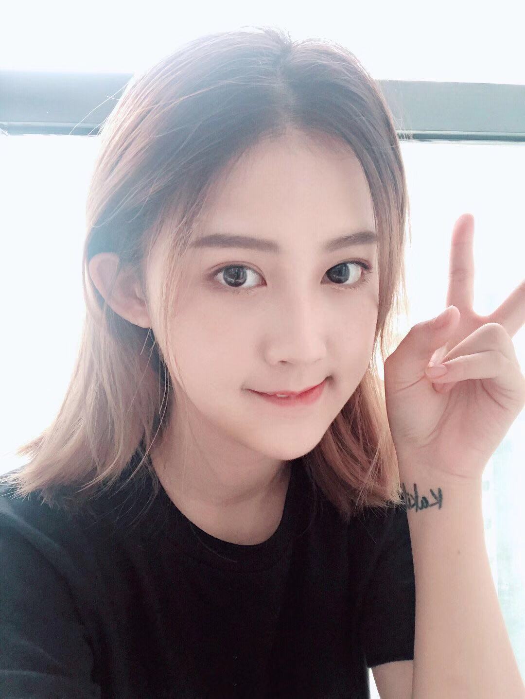 朝阳区很难得的帝都漂亮小Sao，颜值高特别乖巧，服务尺度大