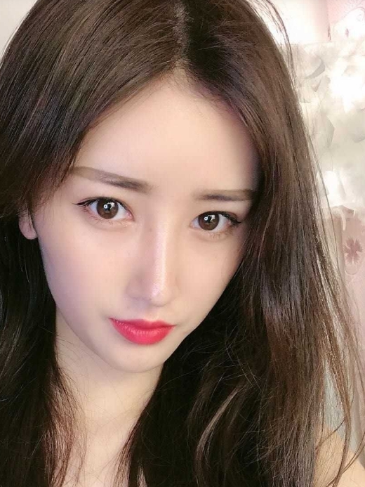 大学生兼职援交妹上位猛顶,被深插的狂狼淫叫